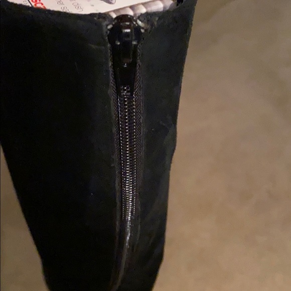 Newport News Black Suede Size 10 Medium Boots Gently Used No Longer Have Box - Picture 5 of 5